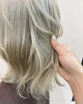 ミディアム カラー 透明感カラー🩵 mioのヘアスタイル
