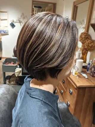 ショート カラー マエハラ ナナのヘアスタイル