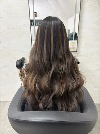 ロング 天神最安値エクステ カラーレイヤーカットのヘアスタイル