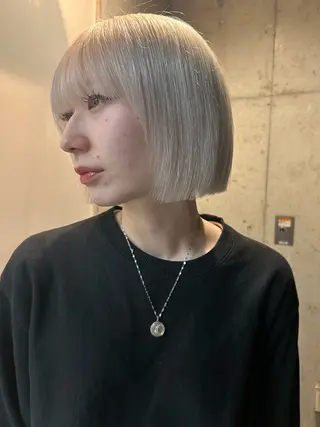 ショート カラー ベージュカラー🐑 レイヤー🤎塚原優芽のヘアスタイル