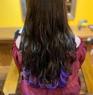 ヨシダ アズサのヘアスタイル