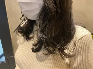 ミディアム 新宿/顔周りカット +レイヤー＝しずく♩のヘアスタイル