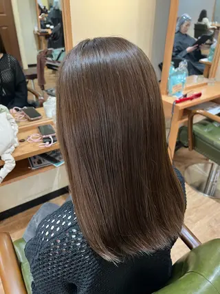 セミロング カラー TAI透明カラー 柔らかい縮毛矯正のヘアスタイル