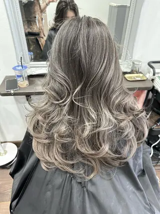 セミロング バレイヤージュ 隅中秀弥のヘアスタイル