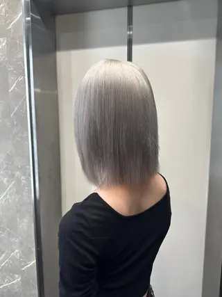 ショート カラー レイヤーブリーチ特化 ホワイト専門/岸のヘアスタイル