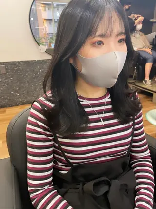 セミロング レイヤーカット、 大人可愛い　中村美羅のヘアスタイル