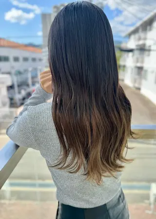 ロング カラー 豊崎 左知のヘアスタイル