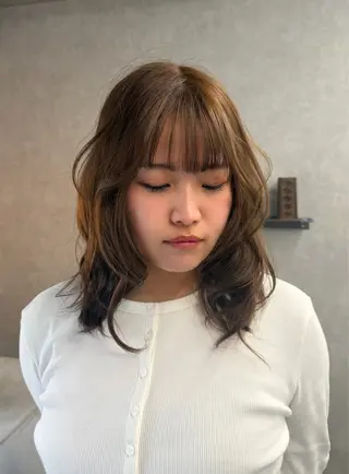 セミロング カラー アヤカ (AYAKA)のヘアスタイル