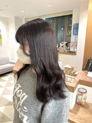 ロング カラー 安丸 結夏のヘアスタイル