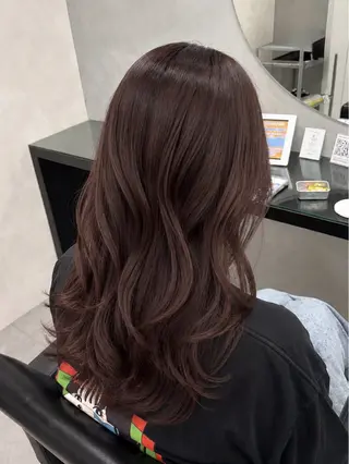 ロング ミルクティーカラー/ レイヤーカットAyaのヘアスタイル