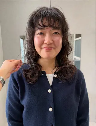 セミロング パーマ Yui. レイヤー/パーマのヘアスタイル