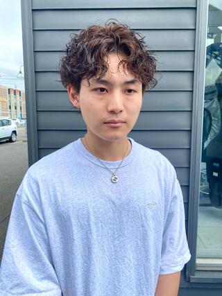 ショート パーマ メンズ 横地 凌のヘアスタイル
