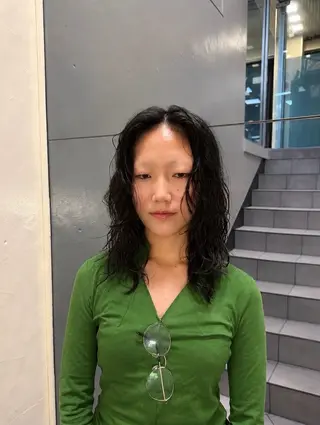 ミディアム パーマ 八村 一花のヘアスタイル