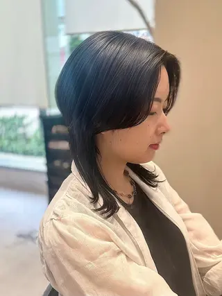 セミロング カラー ミオ💎ショート 透ける暗髪のヘアスタイル