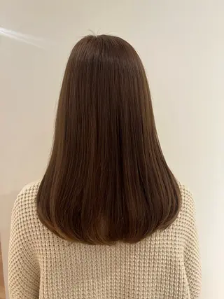 セミロング カラー 成岡 愛美のヘアスタイル