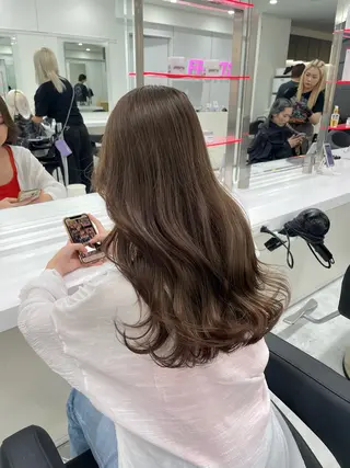 ロング カラー ラベンダー💜 グレージュ🩶のヘアスタイル