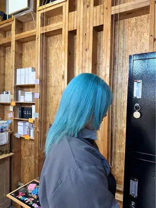 カラー 色味を楽しむハイ トーンカラーもえのヘアスタイル