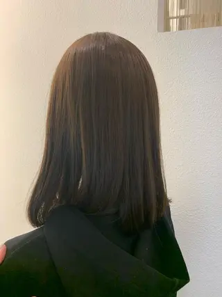 ミディアム 透明感カラー栄 みゆのヘアスタイル