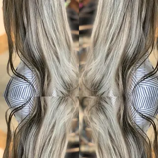 ロング カラー LUXBE LUCEのヘアスタイル