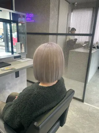 ショート カラー 手塚 由佳のヘアスタイル