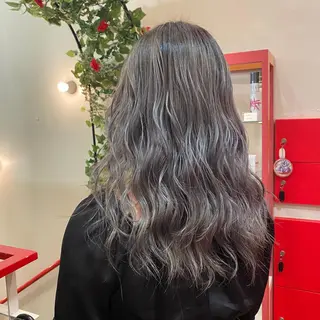 セミロング ゆぴ☾/推しカラー /ハイトーンのヘアスタイル