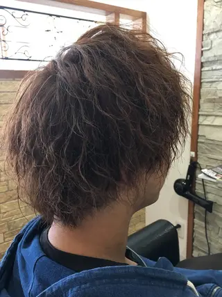 ショート パーマ メンズ 山岡 秀規のヘアスタイル