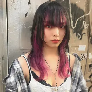 カラー ミディアム ウルフカットデザイン カラー特化アールイーのヘアスタイル