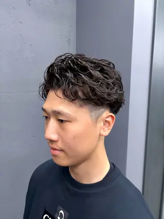 ショート パーマ メンズ 宮本 涼太郎のヘアスタイル