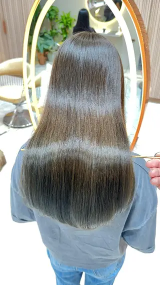 セミロング 美髪縮毛矯正✨🫧 レイヤー川村利幸のヘアスタイル