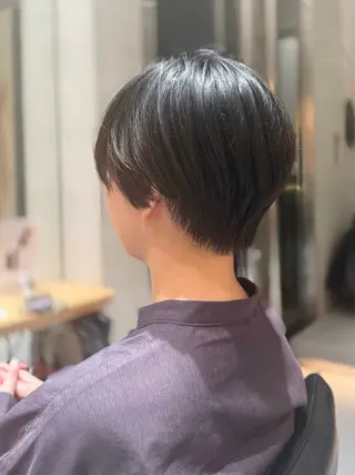 ショート カラー ミオ💎ショート 透ける暗髪のヘアスタイル