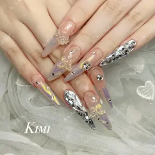 ネイル 🦋 Queenieのネイルデザイン