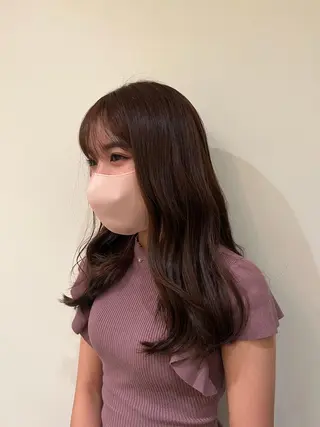 ロング カラー 成岡 愛美のヘアスタイル