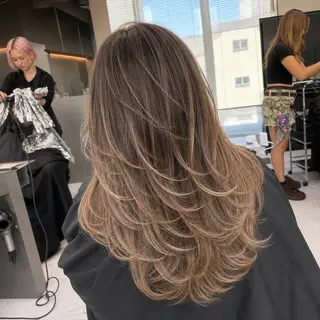 ロング 🫧バレイヤージュ/ ハイライト/ミズキのヘアスタイル