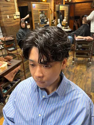 パーマ メンズ メンズ特化シャドウパ ーマラウンドマッシュのヘアスタイル