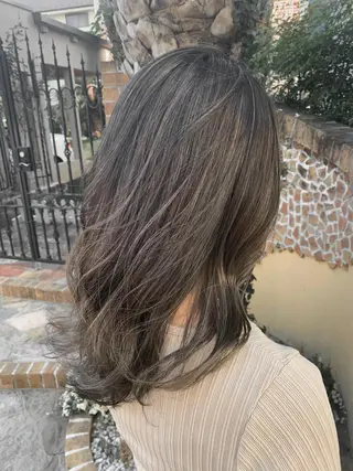ミディアム カラー 鷺谷 玲奈のヘアスタイル