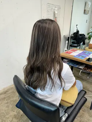 ロング yuuka🌻 ハイライト/艶カラーのヘアスタイル