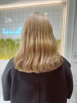 ミディアム 透明感オリーブ🫒/ ブリーチなしWカラーのヘアスタイル