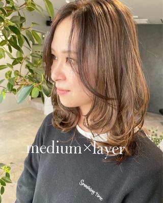 ミディアム 岸川 恭子のヘアスタイル