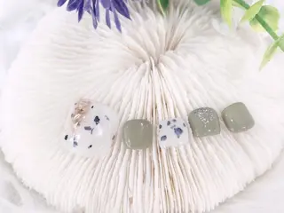 ネイル Elegant beautyトウのネイルデザイン