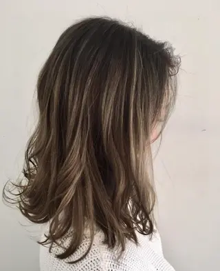 ミディアム カラー 長谷川 香織のヘアスタイル