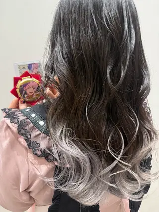 セミロング カラー インナーカラー 推し ブリーチ 髪質改善のヘアスタイル
