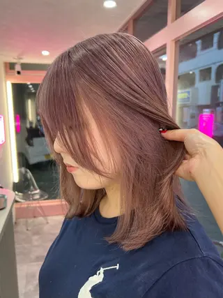 ミディアム 岸下 理緒のヘアスタイル