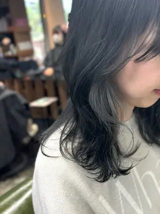 ロング カラー 岡村 莉穂のヘアスタイル