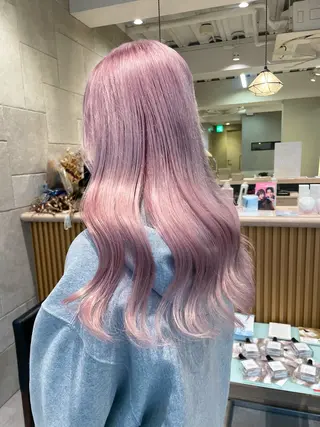 ロング ハイライト/ピンク/ 赤系カラー/amiのヘアスタイル