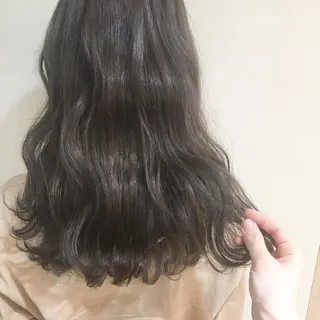 ロング カラー 白浜 サキのヘアスタイル