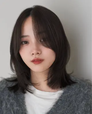 ミディアム ミディアムレイヤー 特化COA 日向のヘアスタイル