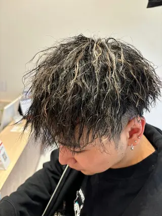カラー メンズ メンズ特化パーマ職人 黒川真伍のヘアスタイル