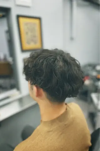 ミディアム パーマ メンズ 池袋メンズパーマ フェード純平のヘアスタイル