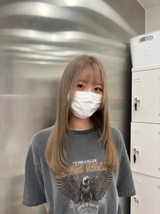 セミロング カラー 抜け感レイヤー︴ ニュアンスカラーのヘアスタイル