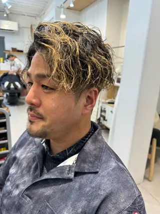 ミディアム パーマ メンズ 似合う髪型見つけます AYAKAのヘアスタイル